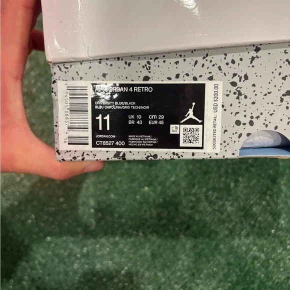 Jordan 4 Retro in Light Blue and Beige - Picture 5 of 5